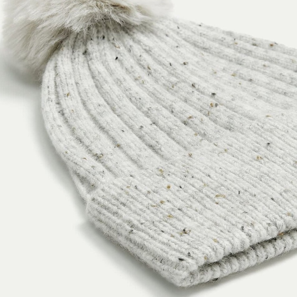 Reitmans Ribbed Beanie with Pompom - Picture 2 of 9